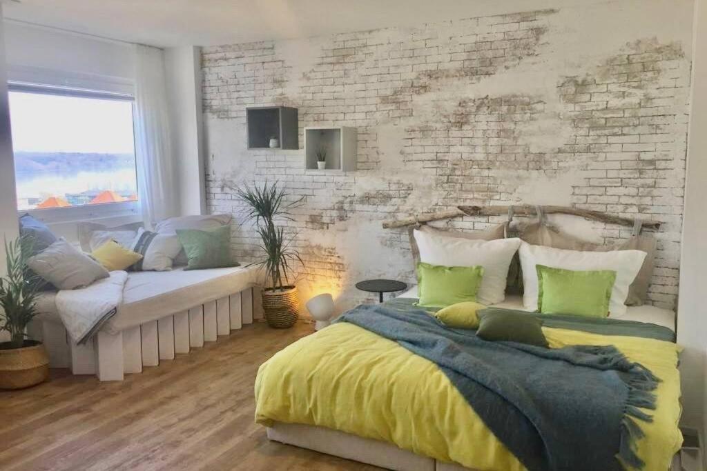 Liebevoll Renoviertes Apartment Mit Panoramablick Friedrichshafen Luaran gambar
